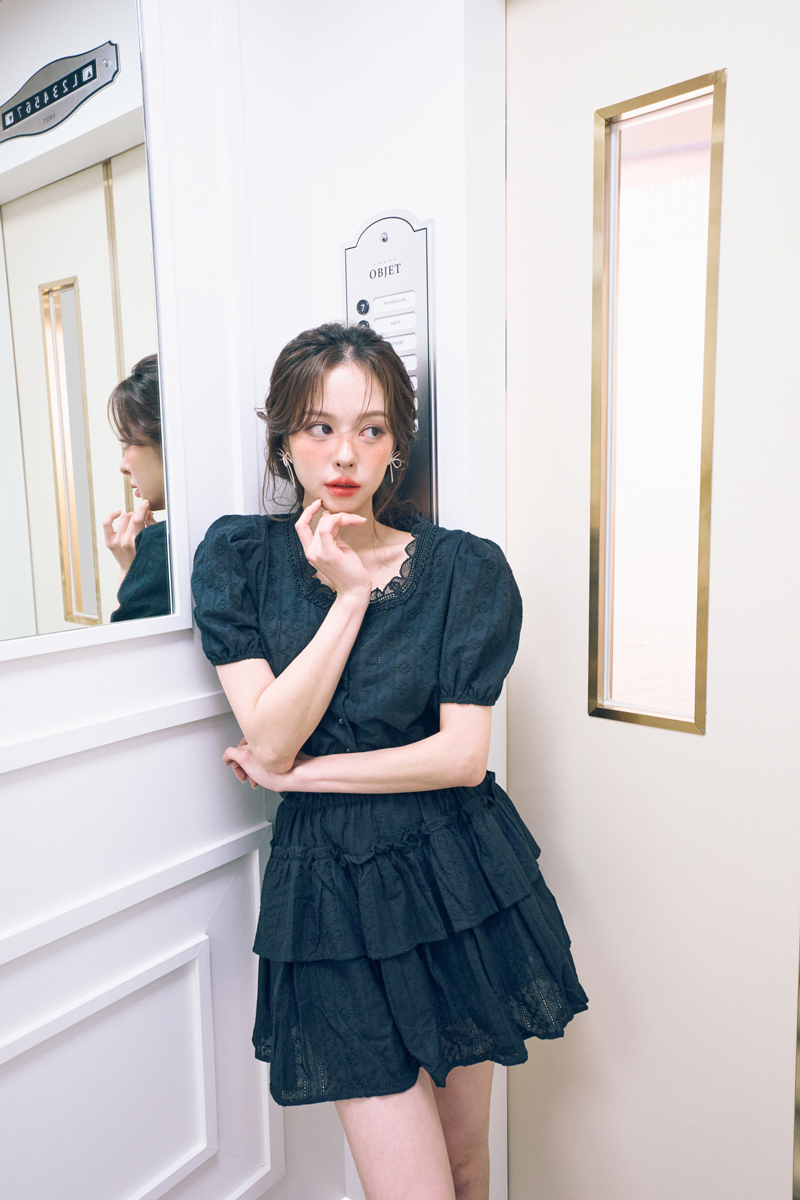 Elevator Booth look