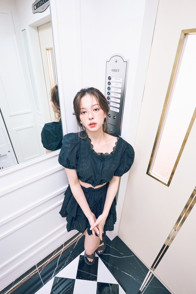 Elevator Booth look